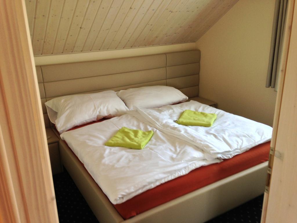 Lake View Apartments near Golf Resort Kunětická Hora, Dříteč Pardubice Zimmer foto